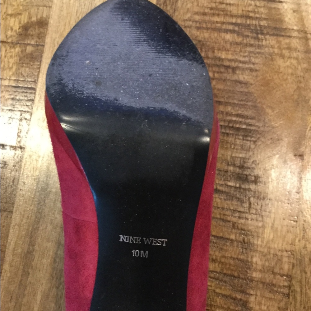 Nine West red suede pumps, size 10 - Picture 5 of 7